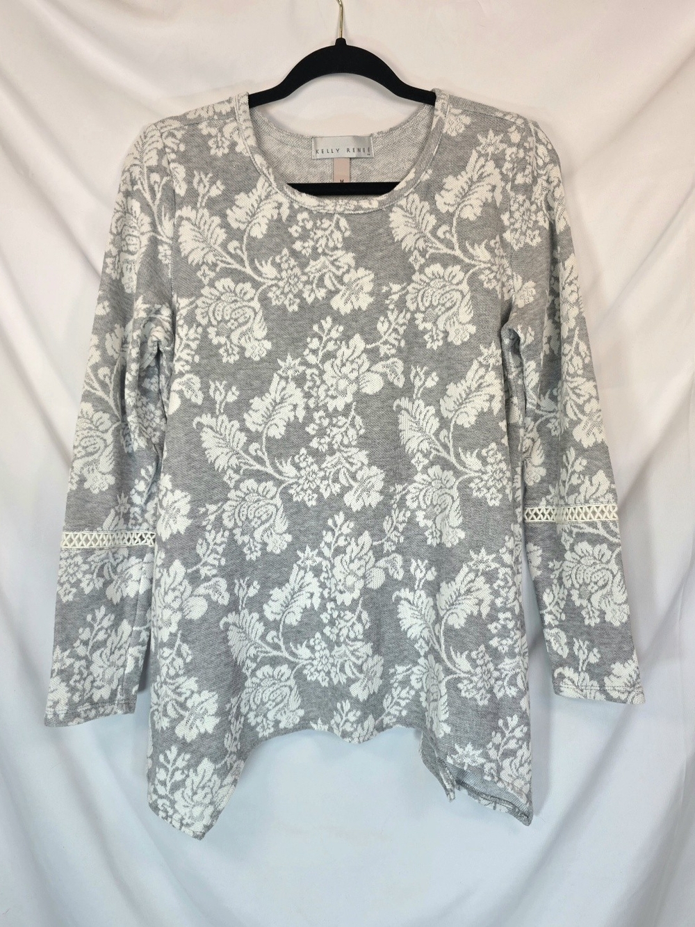 Kelly Renee Gray White Sweater Sz M Floral Damask Boho Hankercheif Hem Tunic